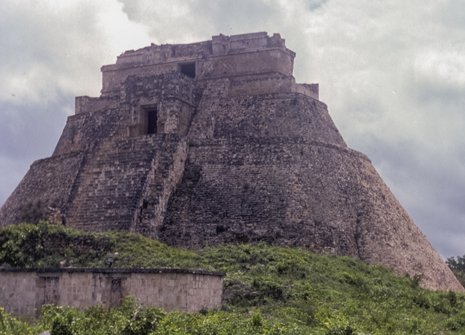 pyramid_grassy
